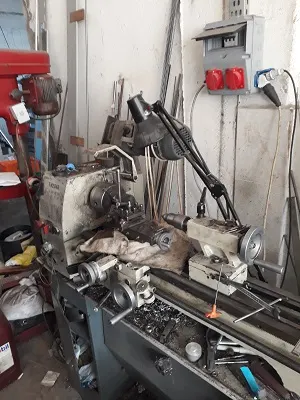 Makine revizyonu için kullanılan torna tezgahı
